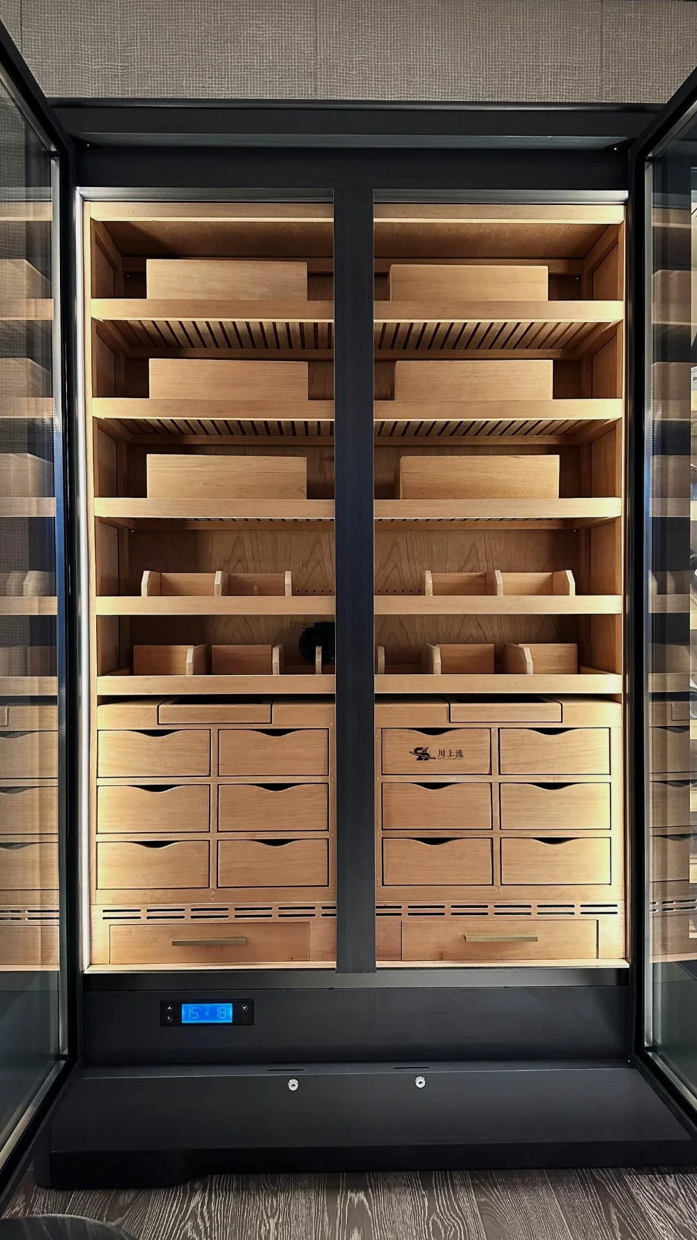 CIGAR CABINET-C
